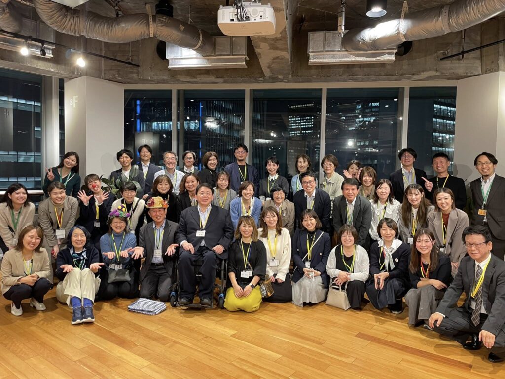 講演会終了後に全国から集まった皆様と記念写真